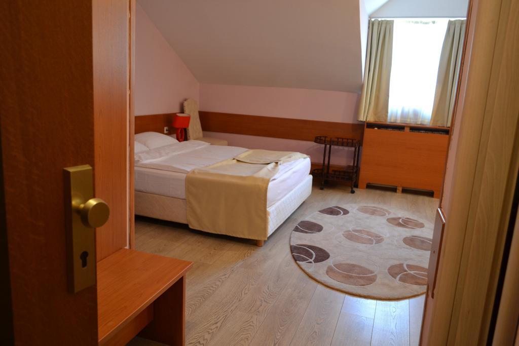 Hotel Tomce Sofka Skopje Zimmer foto